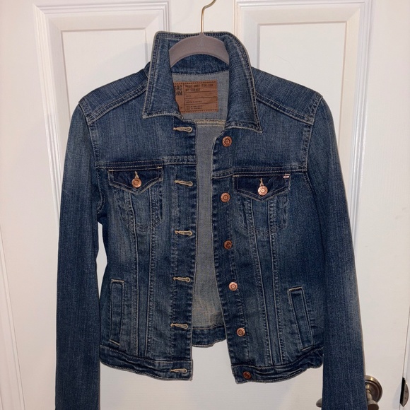 DENIM JACKET 💙 - Picture 1 of 5